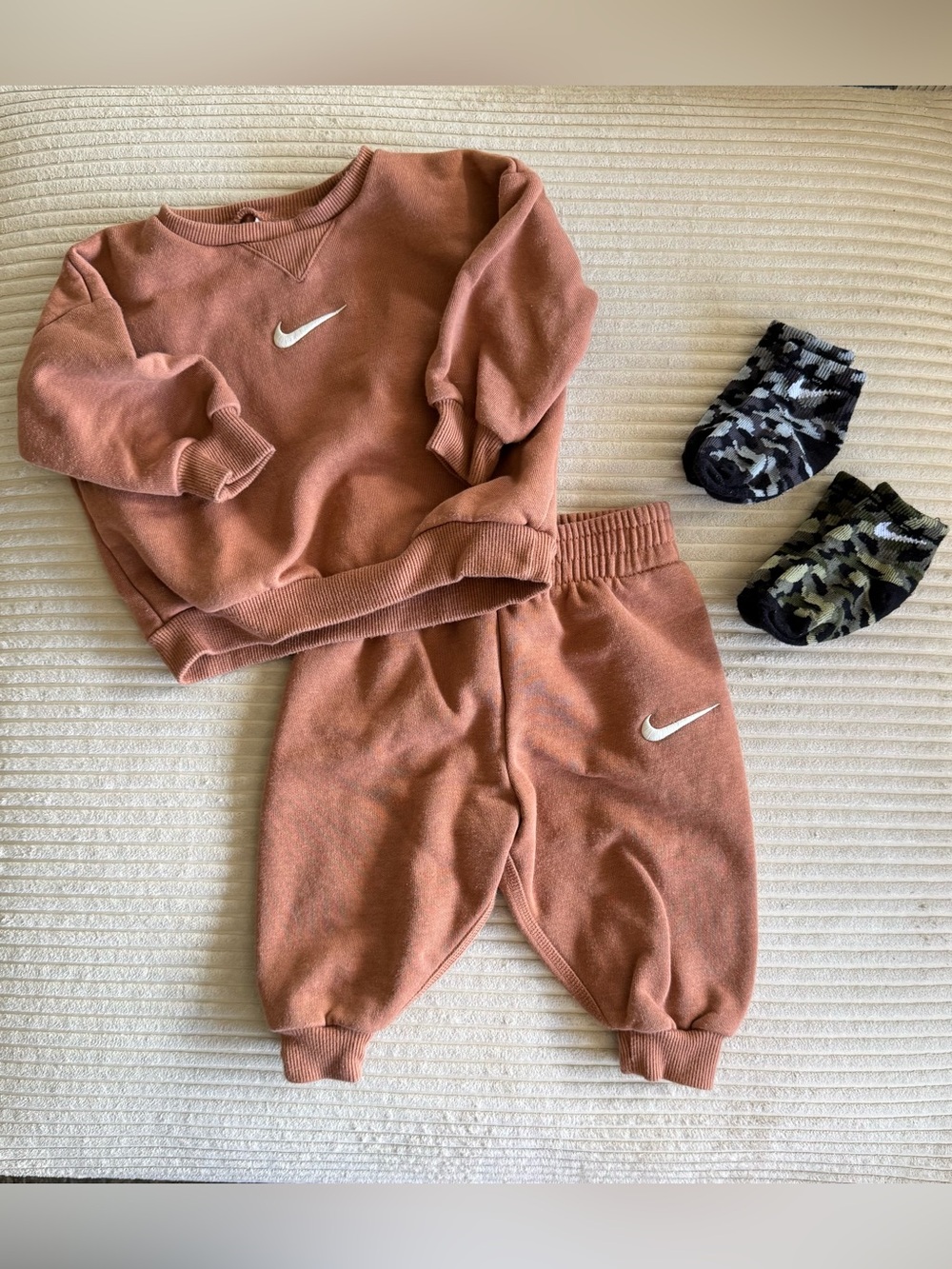 Nike | Essentials Crew Jogger Set & Camo Socks